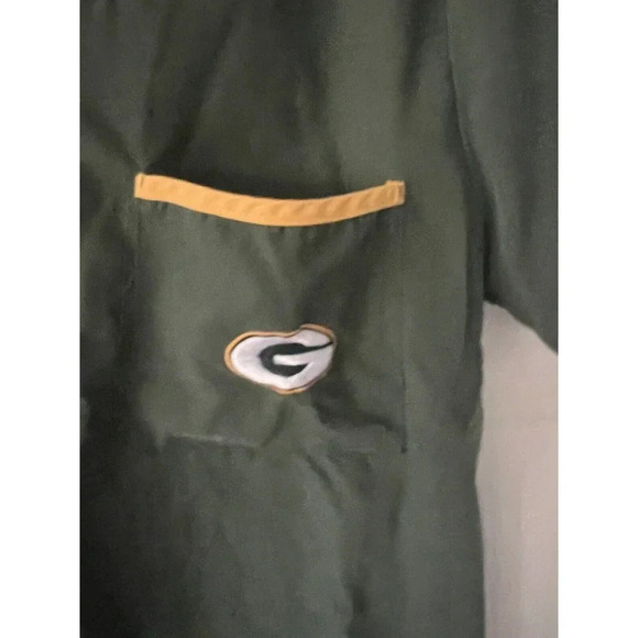 Green Bay Packers Medical Scrub Top Small Pockets NFL Nurse Dental Vet Fan Gold - Picture 3 of 10